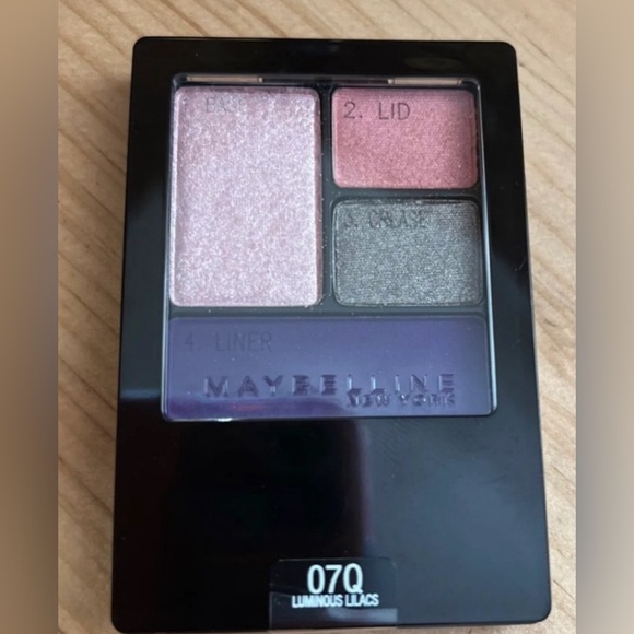 Maybelline Accessories - Maybelline eyeshadow